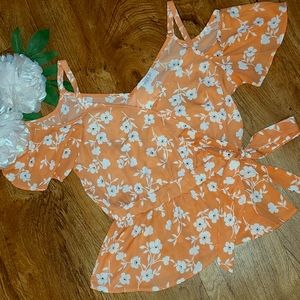 Sienna Sky floral top in size S.